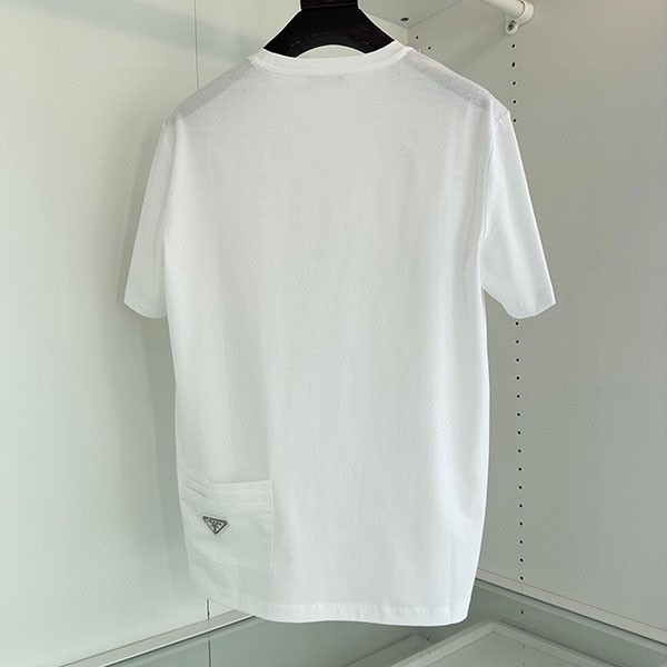 プラダ 胸元立体エンボスエンボスロゴ Tシャツ 偽物 pub12238